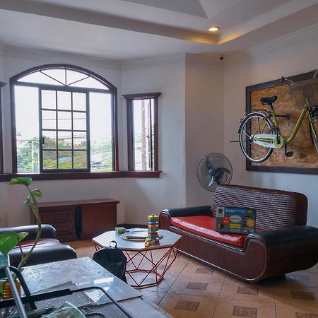 Spinning Cat Hostel (Adults Only) Tagbilaran Eksteriør billede