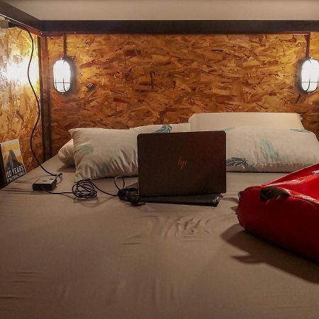 Spinning Cat Hostel (Adults Only) Tagbilaran Eksteriør billede