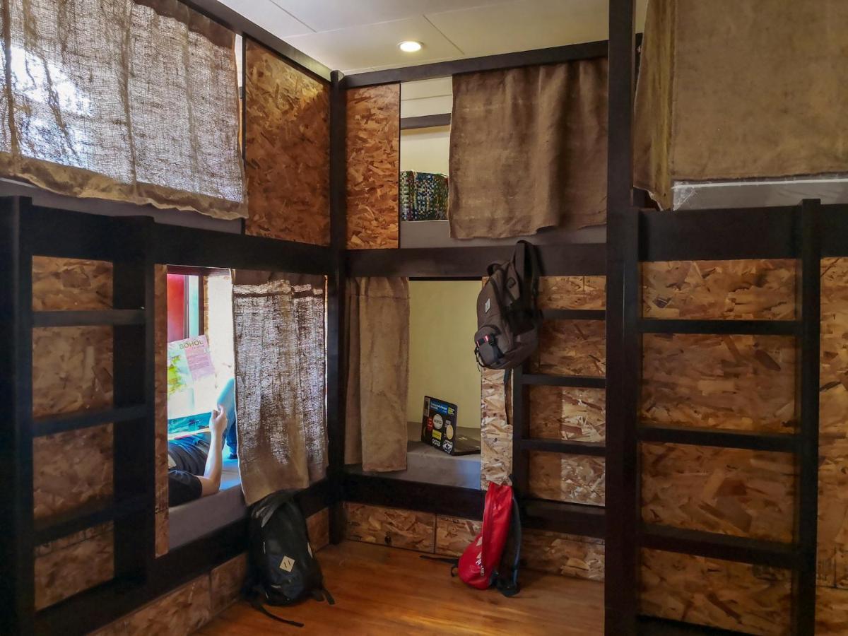 Spinning Cat Hostel (Adults Only) Tagbilaran Eksteriør billede