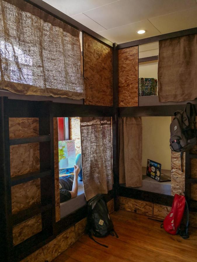 Spinning Cat Hostel (Adults Only) Tagbilaran Eksteriør billede