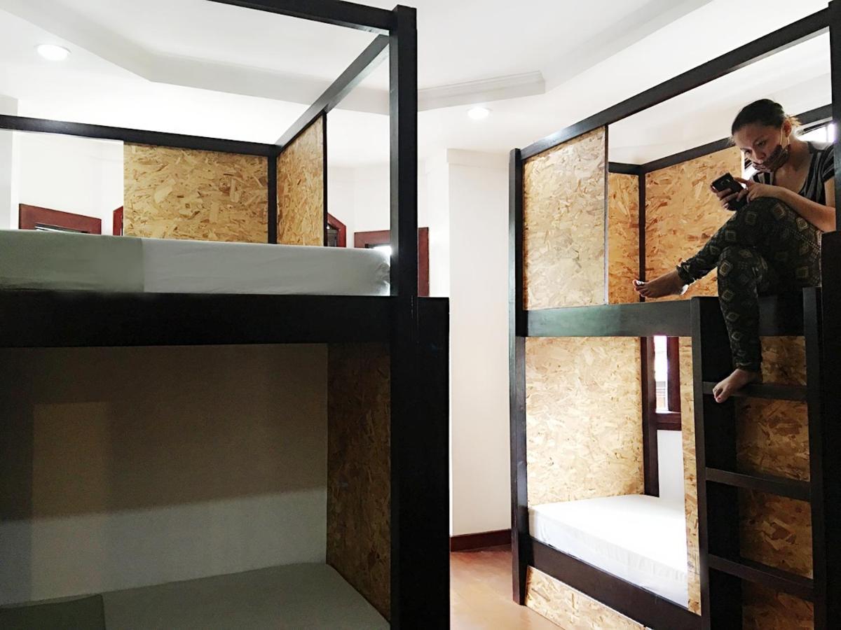 Spinning Cat Hostel (Adults Only) Tagbilaran Eksteriør billede