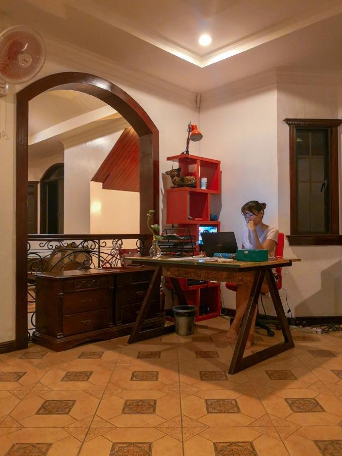 Spinning Cat Hostel (Adults Only) Tagbilaran Eksteriør billede