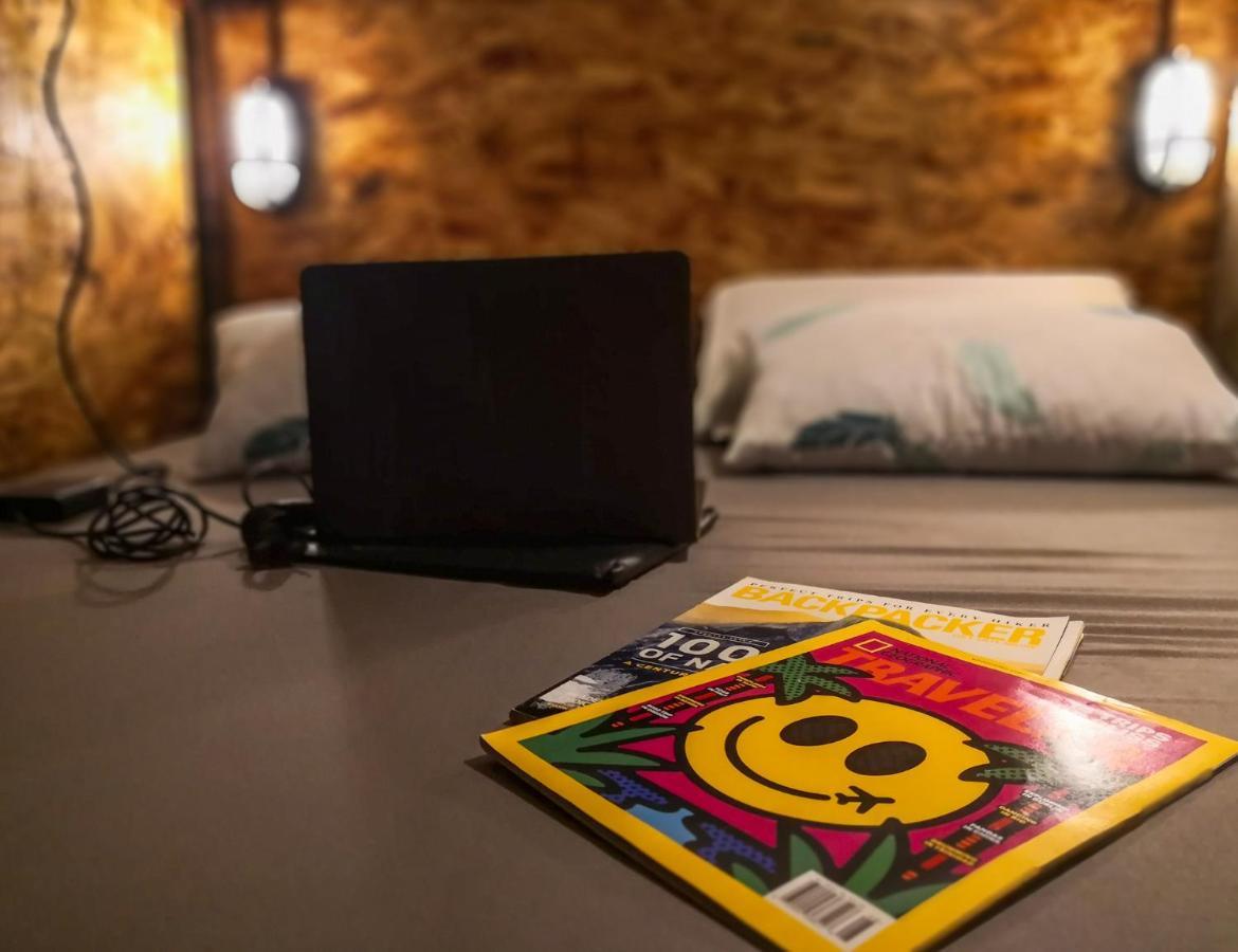 Spinning Cat Hostel (Adults Only) Tagbilaran Eksteriør billede